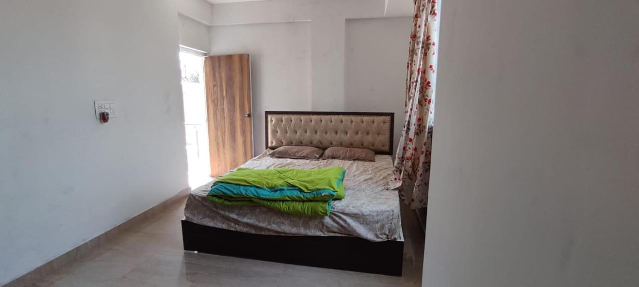 Rvr Abode -Private Rooms Бангалор Екстериор снимка