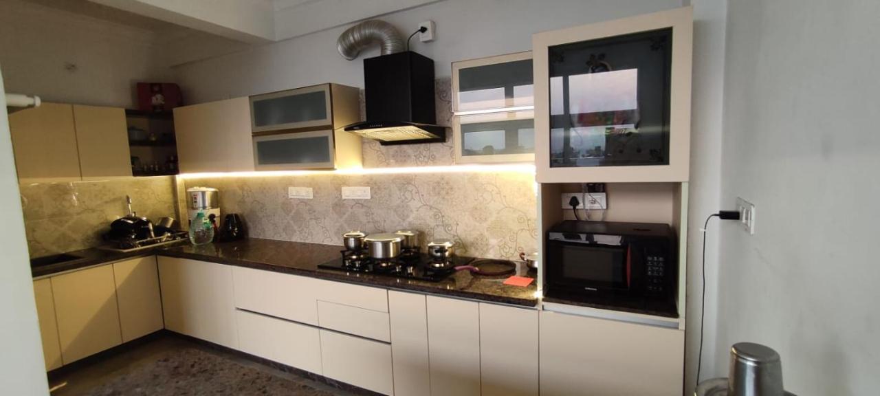 Rvr Abode -Private Rooms Бангалор Екстериор снимка