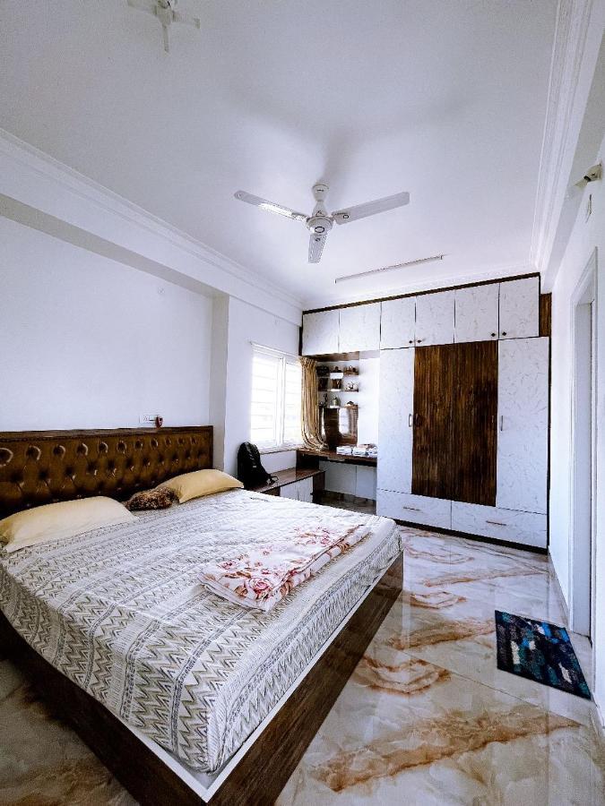 Rvr Abode -Private Rooms Бангалор Екстериор снимка
