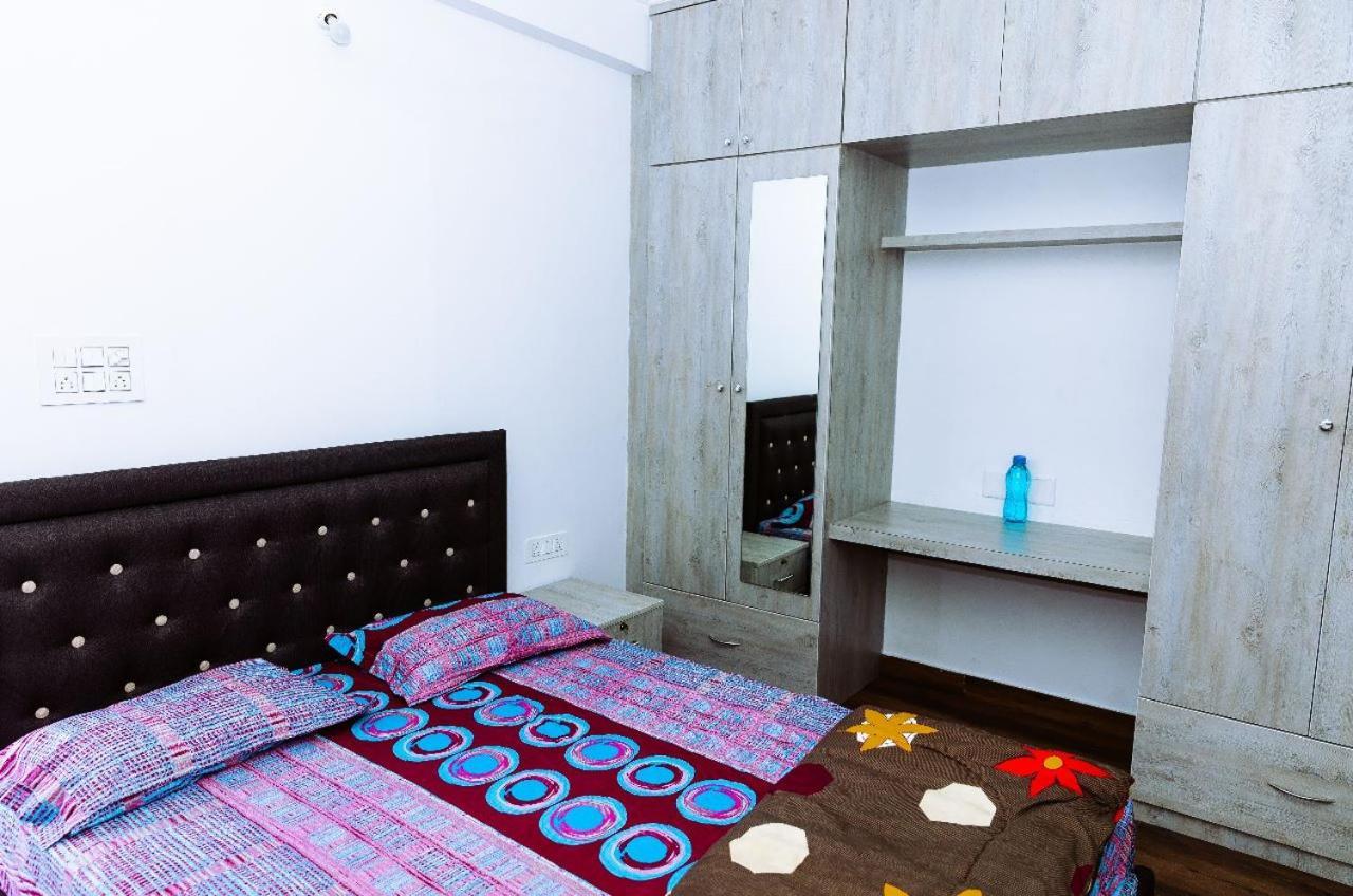 Rvr Abode -Private Rooms Бангалор Екстериор снимка