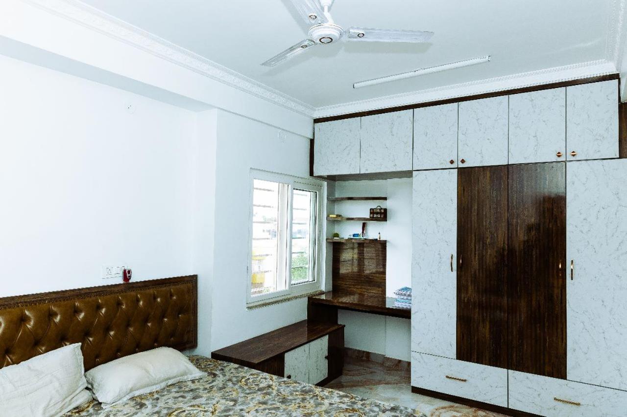 Rvr Abode -Private Rooms Бангалор Екстериор снимка