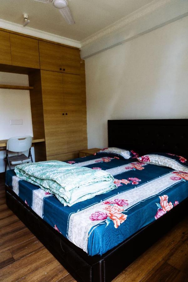 Rvr Abode -Private Rooms Бангалор Екстериор снимка