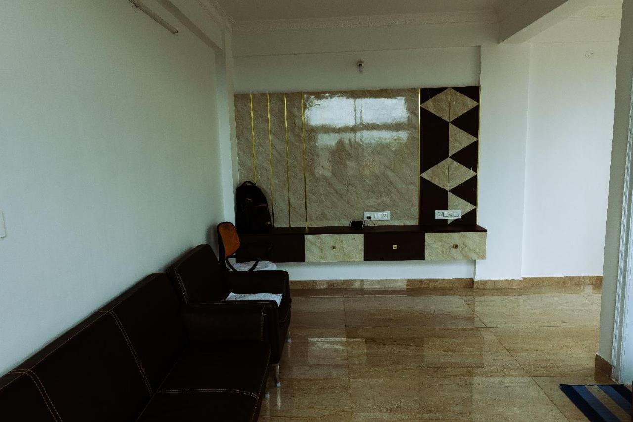Rvr Abode -Private Rooms Бангалор Екстериор снимка