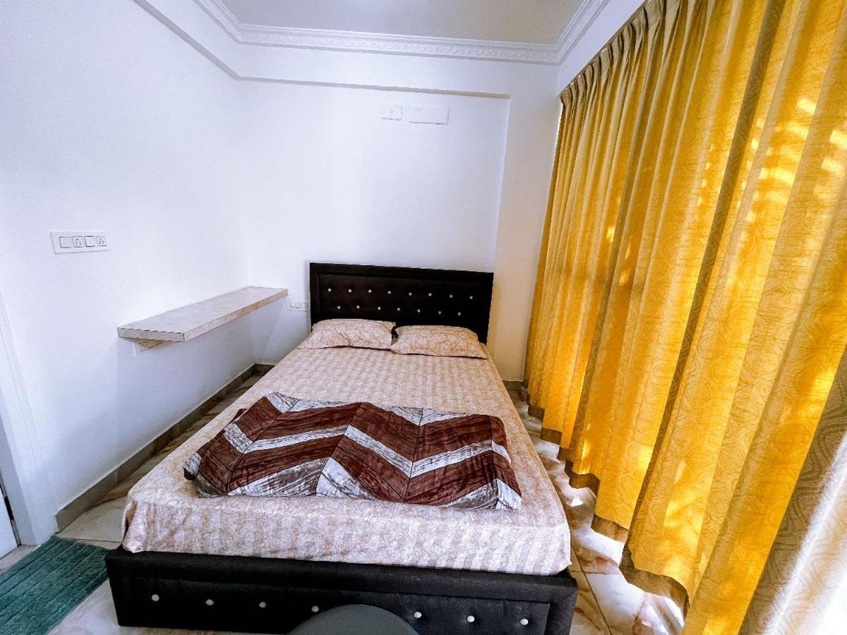Rvr Abode -Private Rooms Бангалор Екстериор снимка