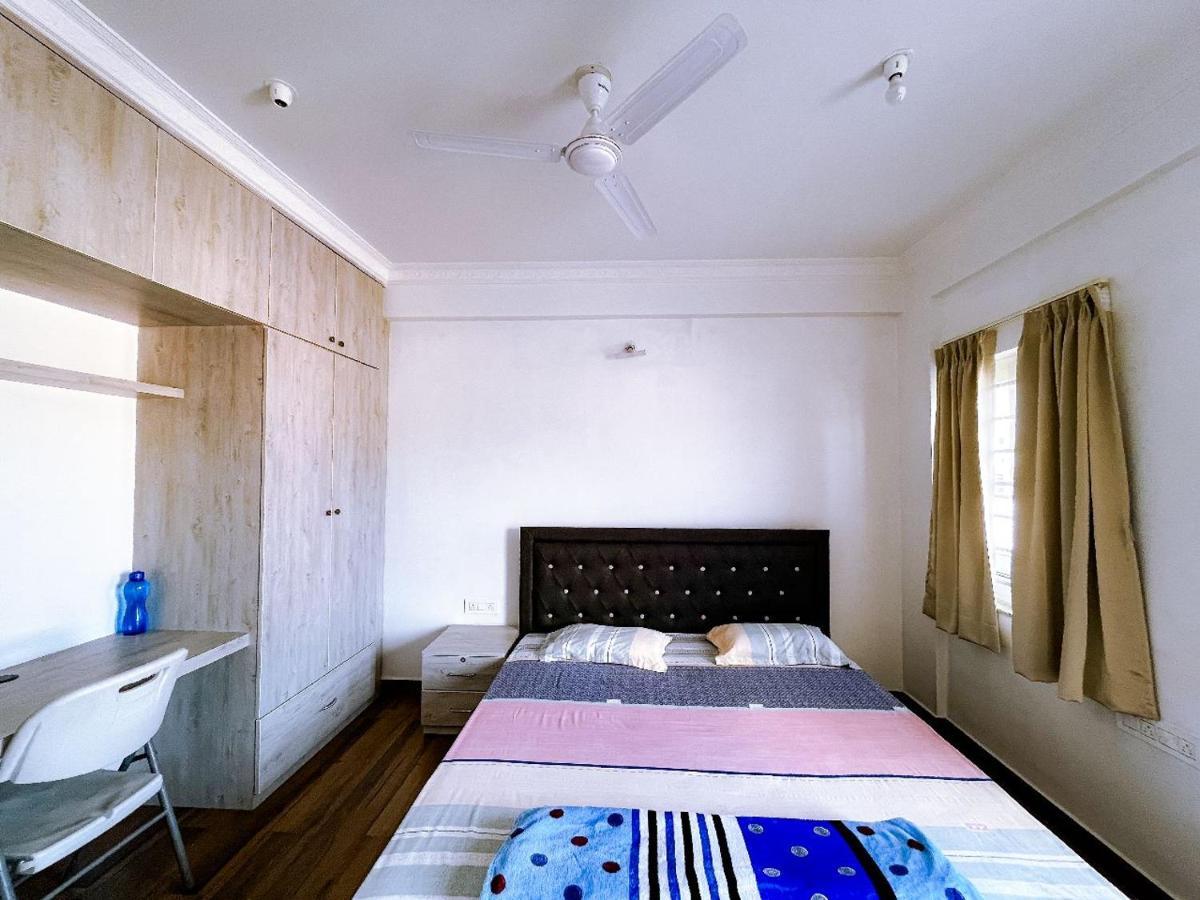 Rvr Abode -Private Rooms Бангалор Екстериор снимка