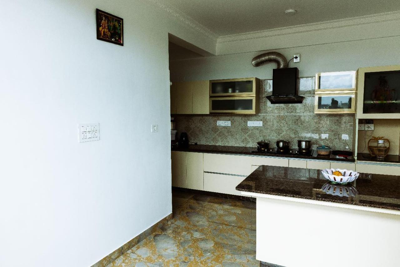 Rvr Abode -Private Rooms Бангалор Екстериор снимка